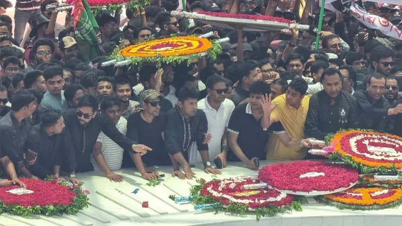 জিয়াউর রহমানের সমাধিতে ছাত্রদলের শ্রদ্ধা